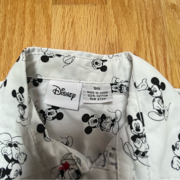 Disney black/white Mickey Mouse long sleeve button up collars shirt size 9 mos - Picture 5 of 9